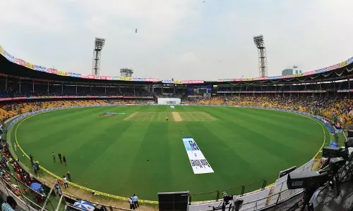 பெங்களூரு சின்னசாமி ஸ்டேடியம் கேன்டீன் உணவால் ஃபுட் பாய்சன் - இளைஞர் புகார்