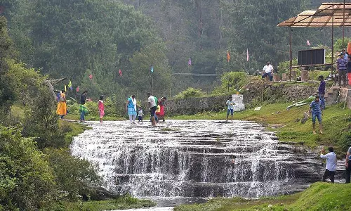தமிழகத்தில் கனமழை எதிரொலி- சுற்றுலா பயணிகளுக்கு எச்சரிக்கை
