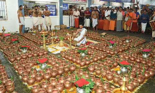 சபரிமலை ஐயப்பன் கோவிலில் பிரதிஷ்டை தின சிறப்பு பூஜை: சகஸ்ர கலச வழிபாடு