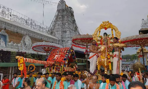 திருப்பதியில் கட்டுக்கடங்காத கூட்டம்- 36 மணி நேரம் காத்திருந்து தரிசனம்