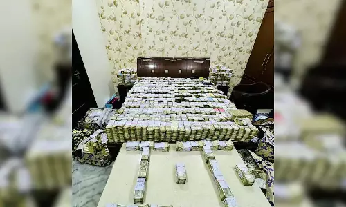 உத்தரபிரதேசத்தில் வருமான வரி சோதனை: வியாபாரிகள் வீடுகளில் ரூ.40 கோடி சிக்கியது