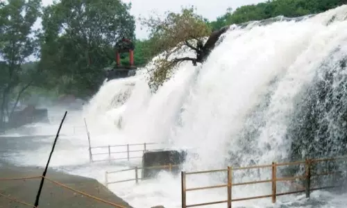 குமரி மாவட்டத்தில் கன மழை கொட்டியது: திற்பரப்பு அருவியில் குளிக்க தடை நீடிப்பு