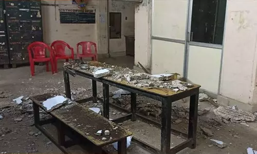 சென்னை சென்ட்ரல் தபால் நிலையத்தின் மேற்கூரை இடிந்து விபத்து