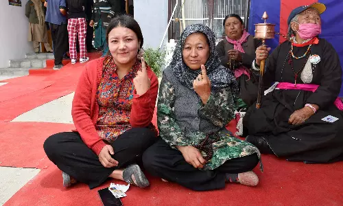 5ம் கட்ட பாராளுமன்ற தேர்தல்- 5 மணி நிலவரப்படி 56.68% வாக்குப்பதிவு