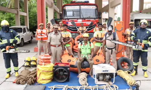 தொடரும் கனமழை- 100 கமோண்டோ வீரர்களுடன் தயார் நிலையில் மீட்பு படையினர்