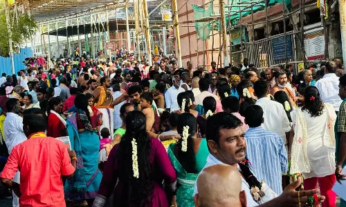 நாளை வைகாசி விசாக திருவிழா: திருச்செந்தூரில் குவிந்த பக்தர்கள்