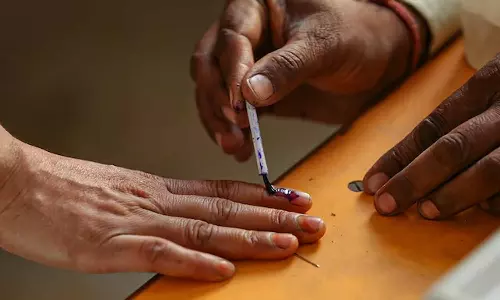 உ.பி.யில் இரண்டு வாக்குச்சாவடிகளில் 100 சதவீதம் வாக்குப்பதிவு