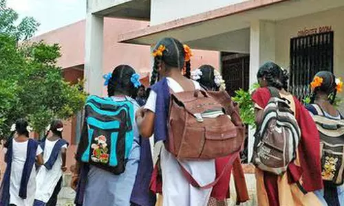 தனியாா் பள்ளிகளில் இலவச கல்வி சோ்க்கைக்கு 1.30 லட்சம் போ் பதிவு