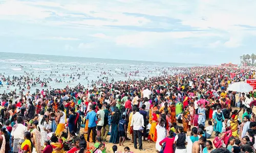 வைகாசி விசாக திருவிழா: திருச்செந்தூரில் லட்சக்கணக்கில் திரண்ட பக்தர்கள்