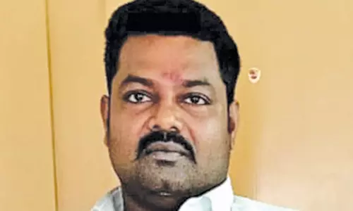 பெண்ணின் படத்தை மார்பிங் செய்து திருமண அழைப்பிதழ் அச்சிட்டு வினியோகம்- வாலிபர் கைது