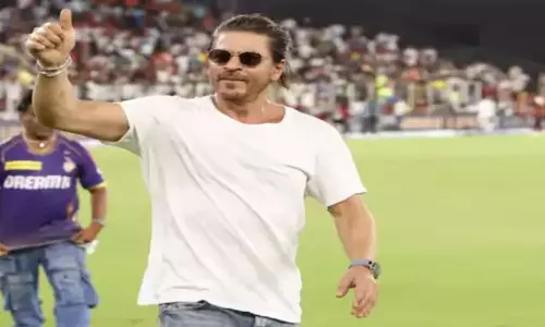 மருத்துவமனையில் இருந்து டிஸ்சார்ஜ் ஆனார் ஷாருக் கான்