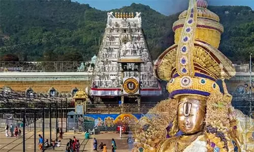 பக்தர்களுக்கு கடன்பட்ட கோவிந்தன்