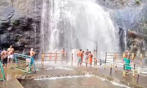 குற்றால அருவிகளில் குளிக்க இன்று முதல் சுற்றுலா பயணிகளுக்கு அனுமதி