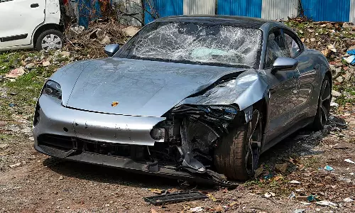 புனே சொகுசு கார் விபத்து வழக்கில் சிறுவனின் தாத்தா கைது