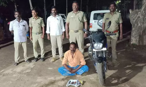 புள்ளிமானை வேட்டையாடி கறியை விற்பனை செய்தவர் கைது