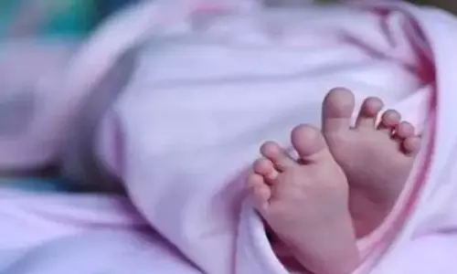 பெற்ற குழந்தையை  5000 ரூபாய்க்கு விற்ற பழங்குடியினப் பெண்.. அதிர்ச்சி!