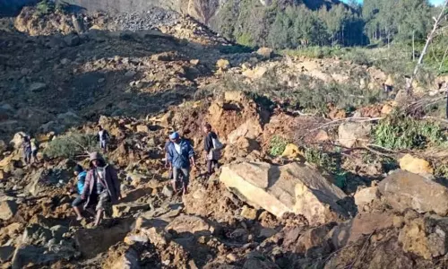 பப்புவா நியூ கினியா: நிலச்சரிவில் சிக்கி பலியானோர் எண்ணிக்கை 300 ஆக அதிகரிப்பு