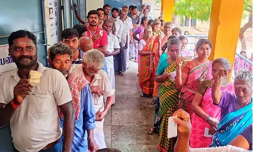 தமிழகத்தின் 39 தொகுதிகளில் பதிவான மொத்த வாக்குகள், வாக்குப்பதிவு சதவீதத்தை தேர்தல் ஆணையம் வெளியிட்டது