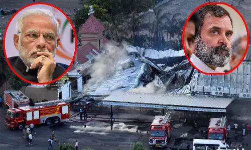 குஜராத்தில் ஏற்பட்ட தீ விபத்தில் சிக்கி 27 பேர் பலி: பிரதமர் மோடி, ராகுல்காந்தி இரங்கல்