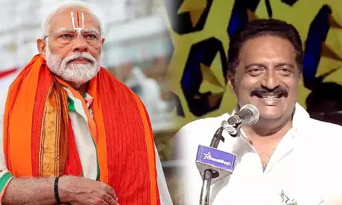 மோடி தெய்வ மகன் கிடையாது, டெஸ்ட் டியூப் பேபி - கடுமையாக விமர்சித்த பிரகாஷ் ராஜ்
