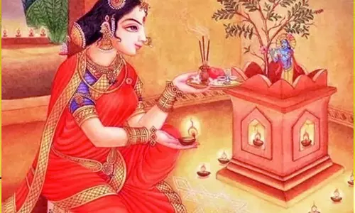 துளசி மாடத்தை வணங்கும் போது  சொல்லவேண்டிய பிரார்த்தனைகள்