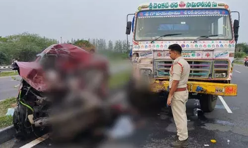 ஆந்திராவில் கார்-லாரி மோதல்: திண்டுக்கல்லை சேர்ந்த 4 பேர் பலி