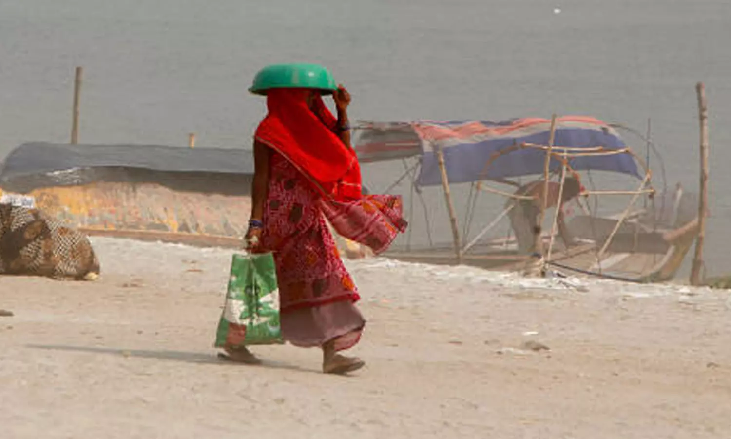 பாகிஸ்தானில் 125 டிகிரி வெயில் கொளுத்துகிறது- மக்கள் கடும் அவதி