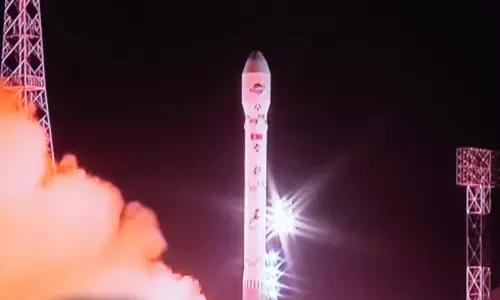 நடுவானில் வெடித்து சிதறியது வடகொரியா உளவு செயற்கைக்கோள்