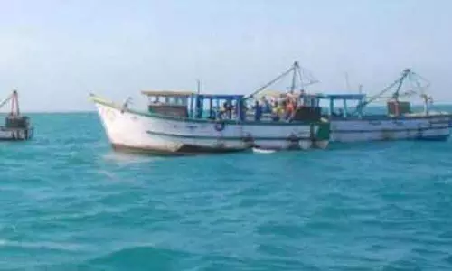 நெல்லை, தூத்துக்குடி மாவட்டத்தில் 10 நாட்களுக்கு பிறகு கடலுக்கு சென்ற மீனவர்கள்