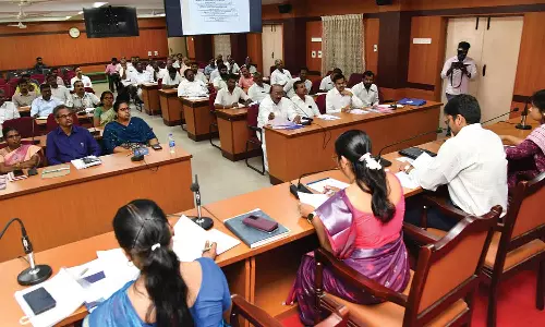 வாக்கு எண்ணும் மையங்களுக்குள் செல்போன்-லேப்டாப் கொண்டு செல்ல தடை