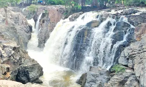 ஒகேனக்கல்லில் நீர்வரத்து 3000 கனஅடியாக நீடிப்பு