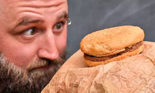 30 ஆண்டு ஆகியும் கெட்டு போகாத பர்கர்