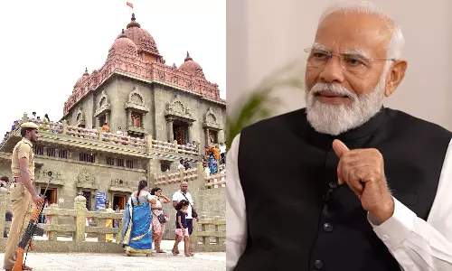 பிரதமர் வருகை எதிரொலி: சுற்றுலா பயணிகள் விவேகானந்தர் மண்டபத்துக்கு செல்ல தடை