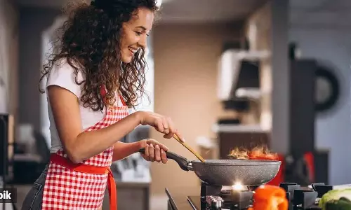 நான்-ஸ்டிக் உபயோகிக்காதீங்க... வீட்டில் செய்யும் உணவில் இவ்வளவு ஆபத்து இருக்கா?