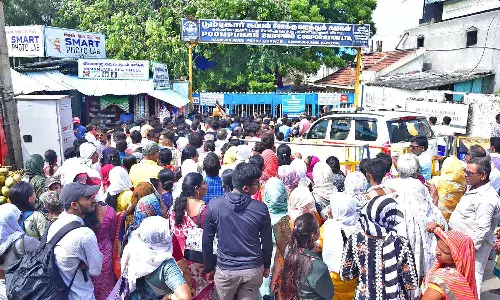 விவேகானந்தர் மண்டபத்துக்கு சென்ற சுற்றுலா பயணிகளுக்கு கடும் கட்டுப்பாடு