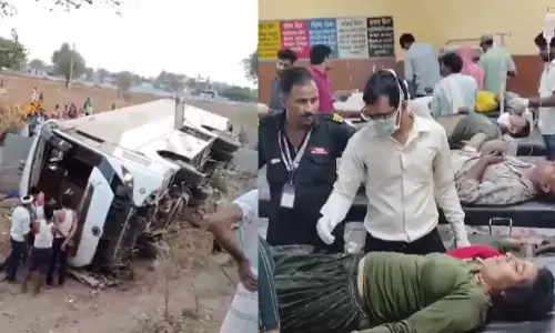 ஓட்டுநர் தூங்கியதால் நேர்ந்த விபரீதம் - பேருந்து கவிழ்ந்து ஒருவர் பலி.. 22 பேர் படுகாயம்