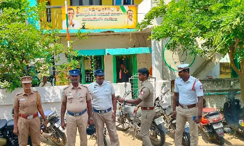 மோடிக்கு மிரட்டல் எதிரொலி- திண்டுக்கல் காங்கிரஸ் அலுவலகத்தில் போலீசார் குவிப்பு