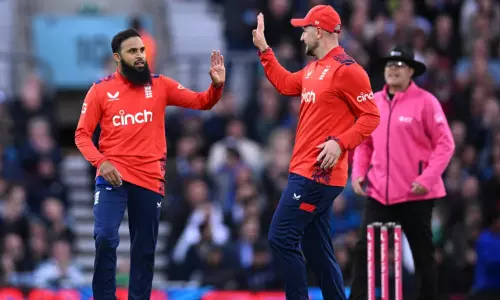 4வது போட்டியில் வெற்றி: பாகிஸ்தானுக்கு எதிரான டி20 தொடரை கைப்பற்றியது இங்கிலாந்து