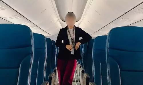 மஸ்கட்டில் இருந்து கேரளா வந்த விமானத்தில் ஒரு கிலோ தங்கம் கடத்திய விமான பணிப்பெண் கைது