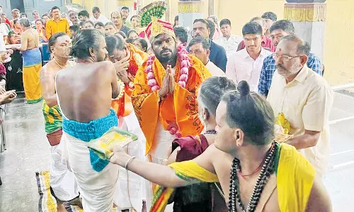 சீர்காழி கீழப்பெரும்பள்ளம் நாகநாதசாமி கோவிலில் அண்ணாமலை சாமி தரிசனம்