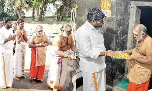 புதுச்சேரி பாகூர் மூலநாதர் கோவிலில் 108 தேங்காய் உடைத்து அண்ணாமலை தரிசனம்