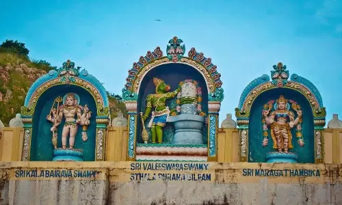 சரிந்த நிலையில் சிவபெருமான்