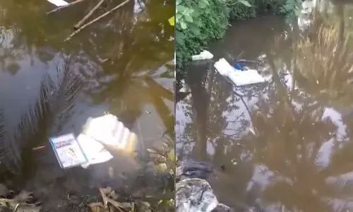 7-வது கட்ட பாராளுமன்ற தேர்தல்... வன்முறையில் EVM, VVPAT இயந்திரங்கள் தண்ணீரில் வீசப்பட்டதால் பரபரப்பு