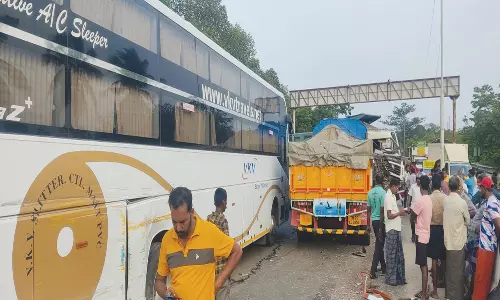 குழித்துறை மேம்பாலத்தில் பயங்கர விபத்து: போக்குவரத்து பாதிப்பு