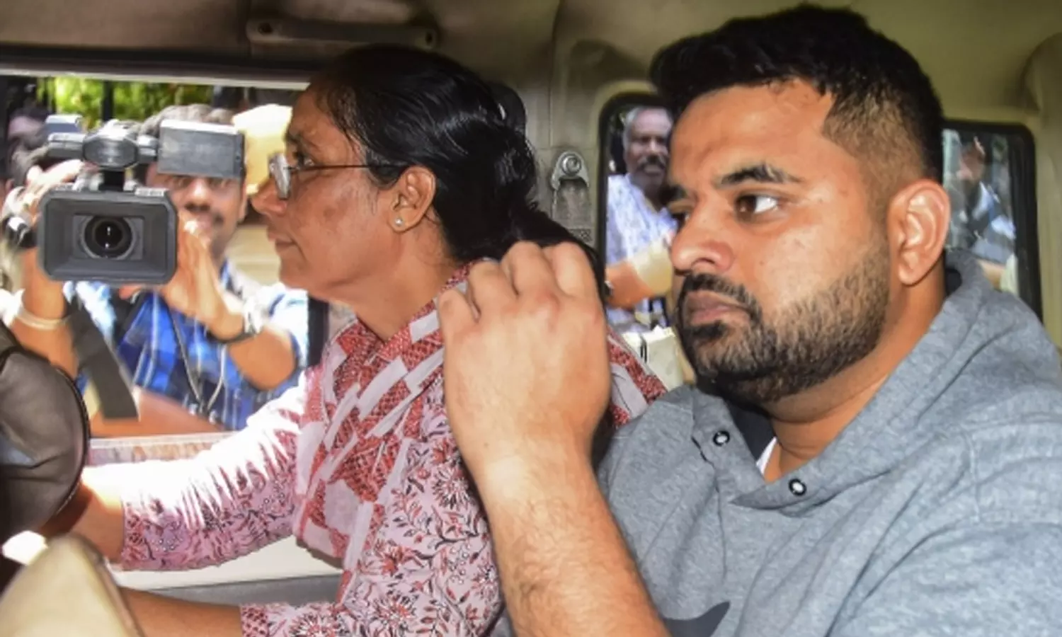 ஆபாச வீடியோக்களின் பின்னணியில் இருக்கும் முக்கிய நபர்கள்: பிரஜ்வல் ரேவண்ணா தகவல்