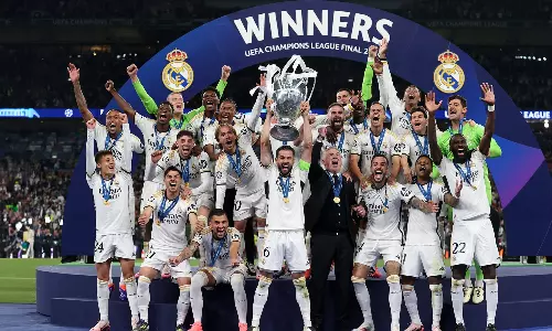 ஐரோப்பிய கால்பந்து சாம்பியன் லீக் - கோப்பையை தட்டித் தூக்கிய ஸ்பெயினின் ரியல் மாட்ரிட்