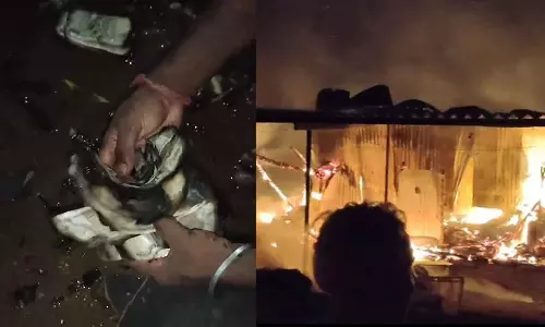 அந்தியூர் அருகே இடி தாக்கி 2 வீடுகள் எரிந்து சேதம்