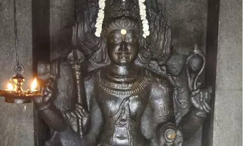 நீங்காத  செல்வம்  நிறைந்து  விளங்க