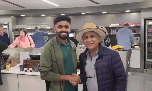 சுனில் கவாஸ்கரை திடீரென சந்தித்த பாபர் அசாம்