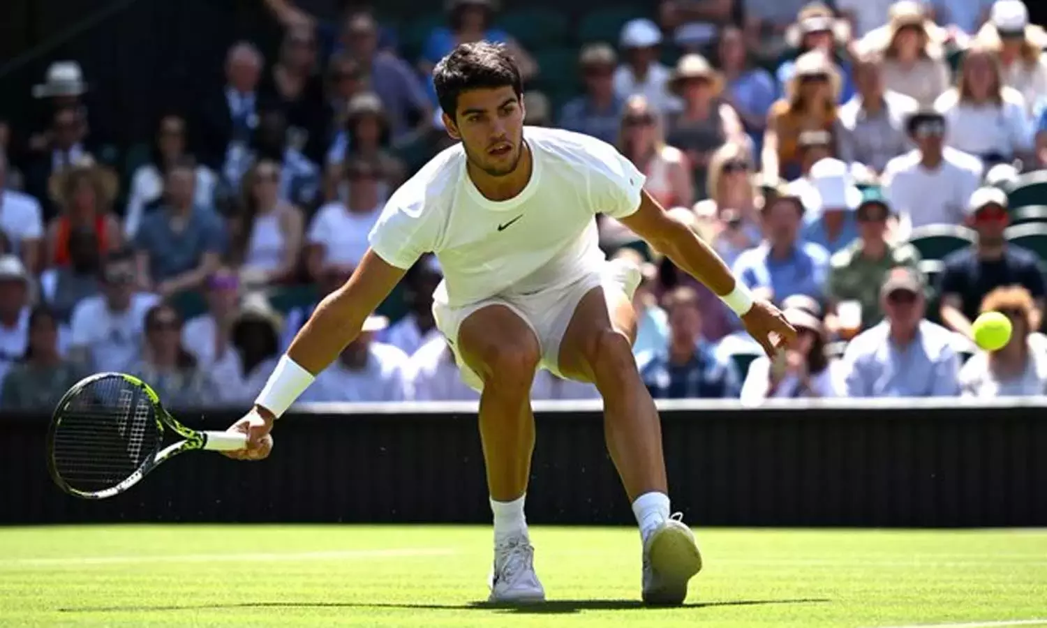 பிரெஞ்சு ஓபன் டென்னிஸ்: அல்காரஸ், சிட்சிபாஸ் காலிறுதிக்கு முன்னேற்றம்